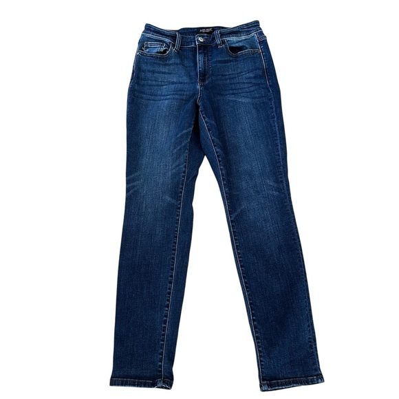Judy Blue Women’s Slim Fit Mid Rise Medium Wash Denim Jeans Sz 7/28 GUC - Picture 1 of 8